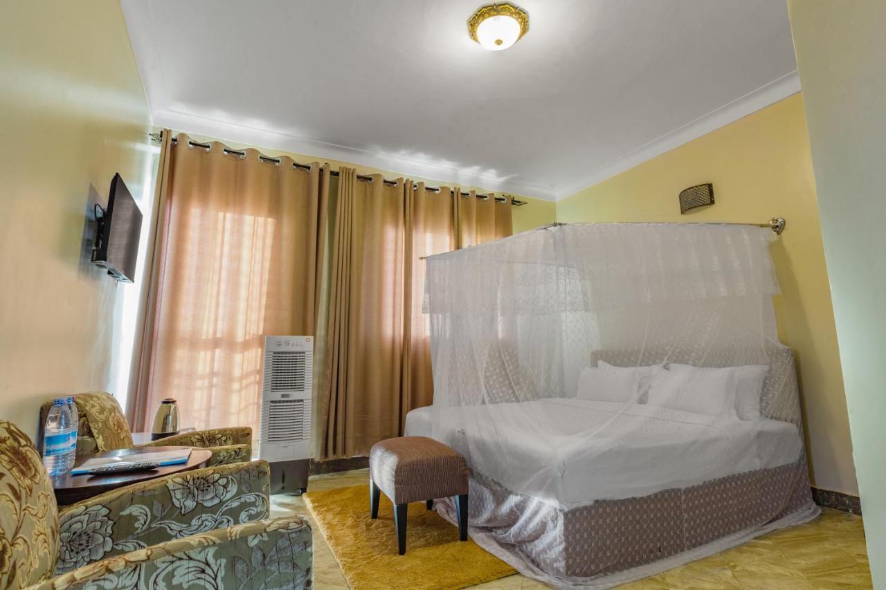Santa Maria Hotel Entebbe Esterno foto