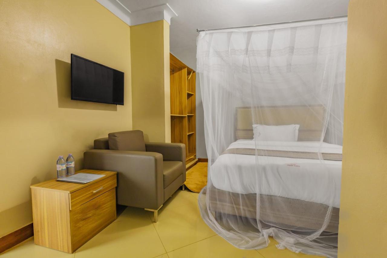 Santa Maria Hotel Entebbe Esterno foto