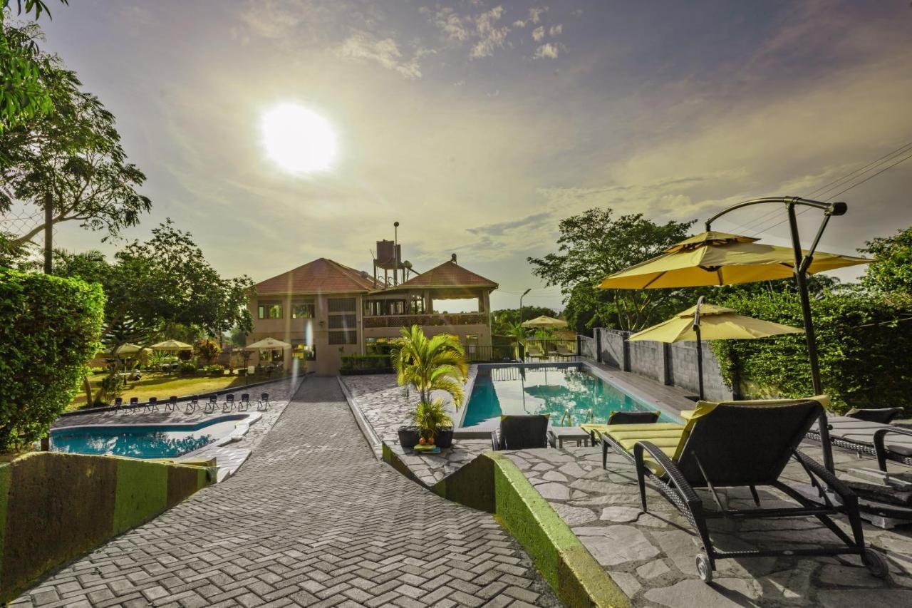 Santa Maria Hotel Entebbe Esterno foto
