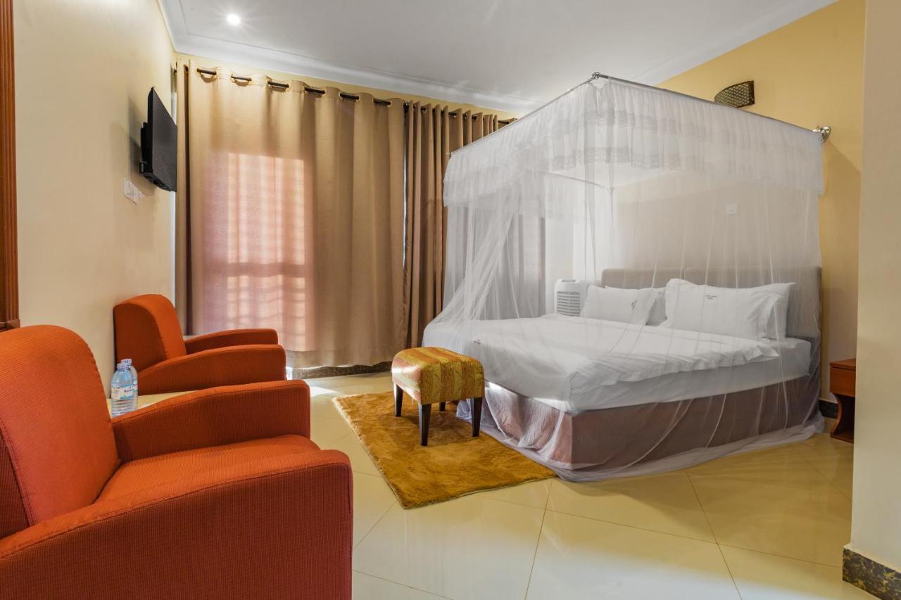 Santa Maria Hotel Entebbe Esterno foto