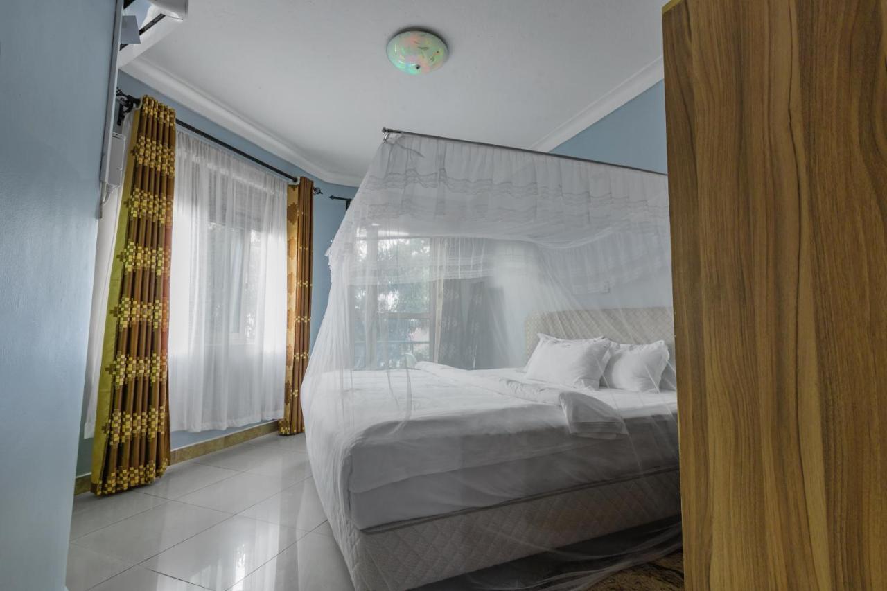 Santa Maria Hotel Entebbe Esterno foto