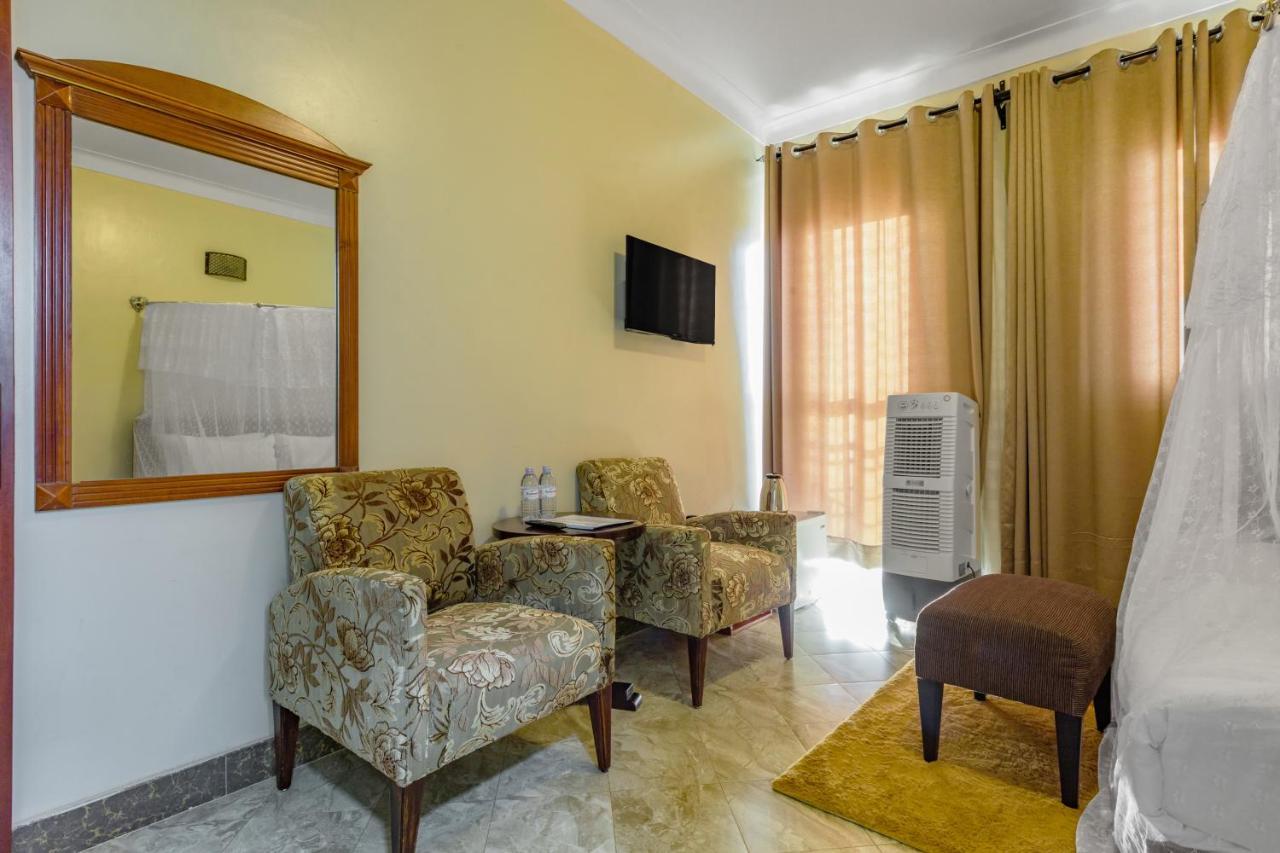 Santa Maria Hotel Entebbe Esterno foto