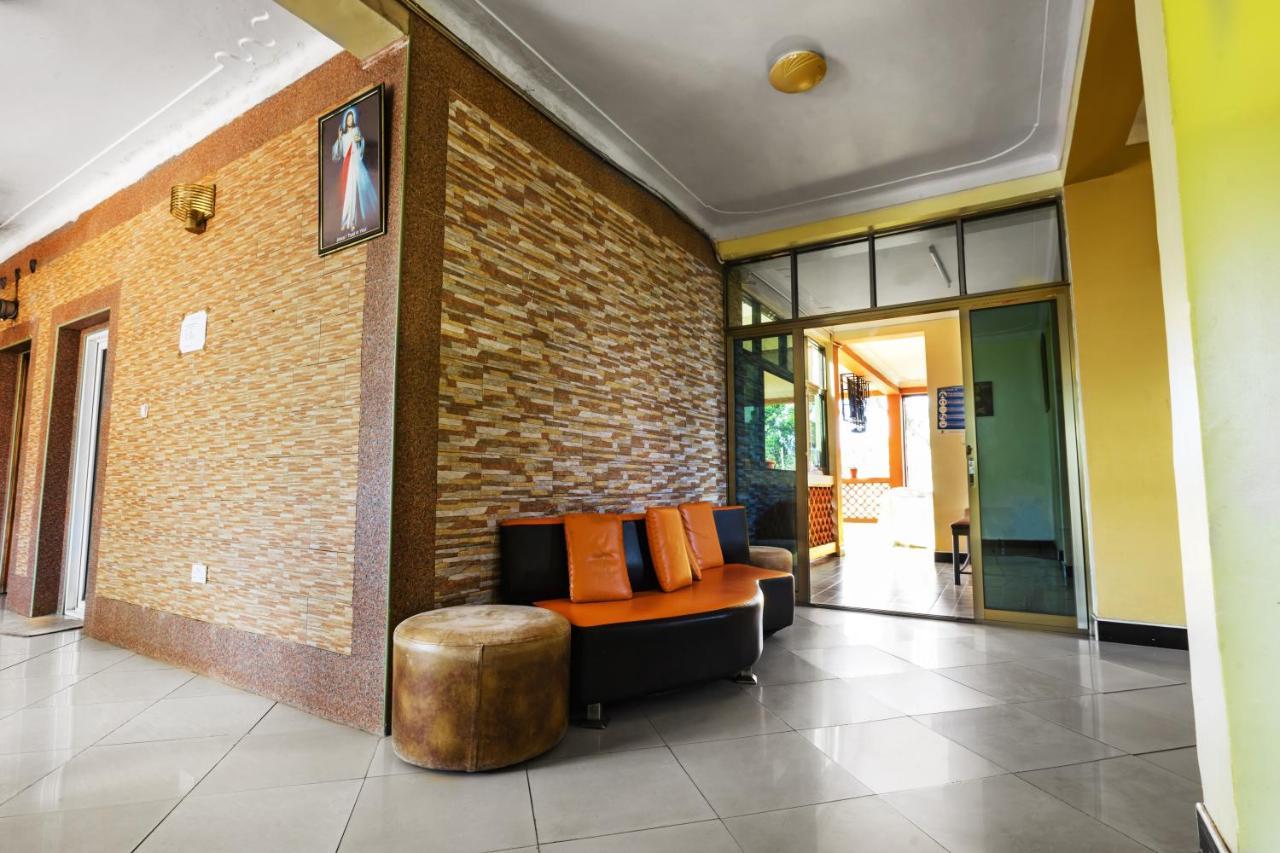Santa Maria Hotel Entebbe Esterno foto