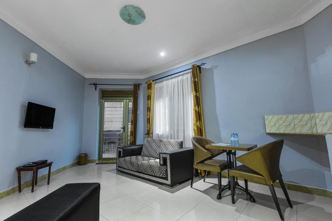Santa Maria Hotel Entebbe Esterno foto