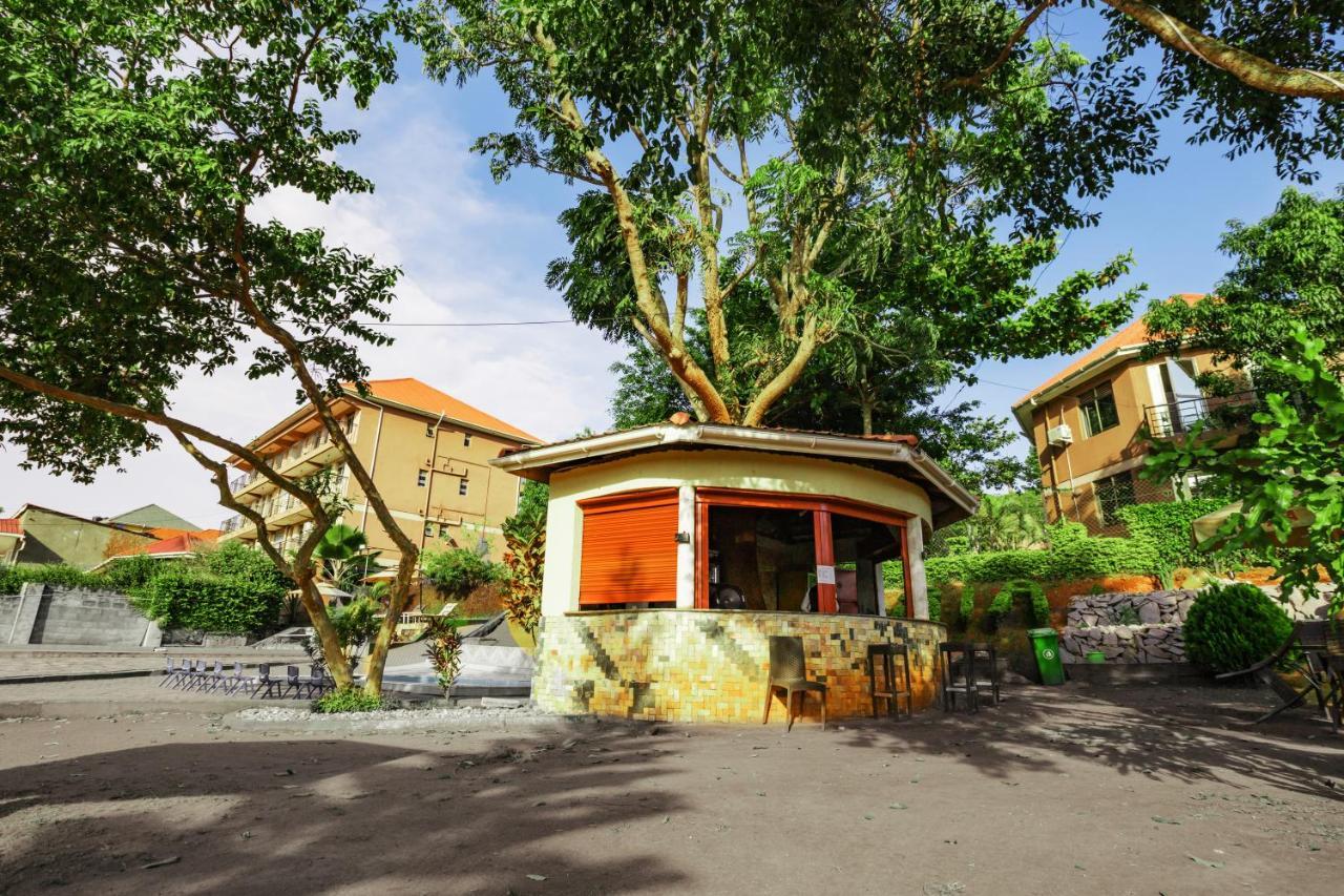 Santa Maria Hotel Entebbe Esterno foto